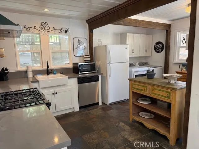 229 Oak Drive, Lake Arrowhead, CA 92352