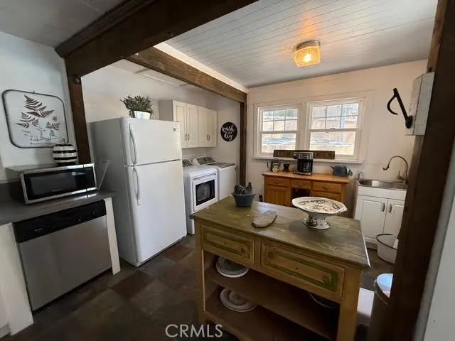 229 Oak Drive, Lake Arrowhead, CA 92352