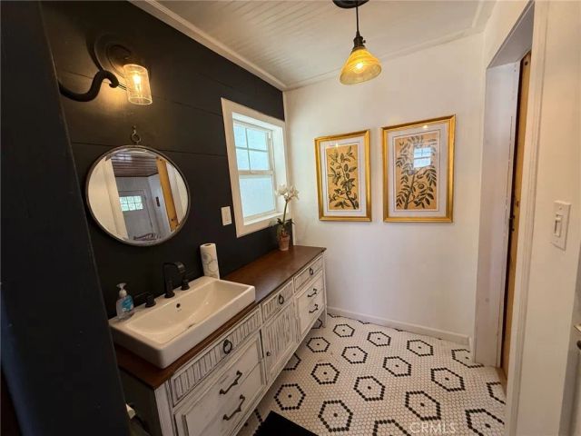 229 Oak Drive, Lake Arrowhead, CA 92352