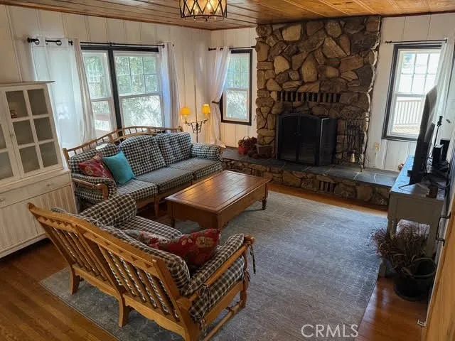 229 Oak Drive, Lake Arrowhead, CA 92352