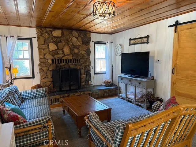 229 Oak Drive, Lake Arrowhead, CA 92352