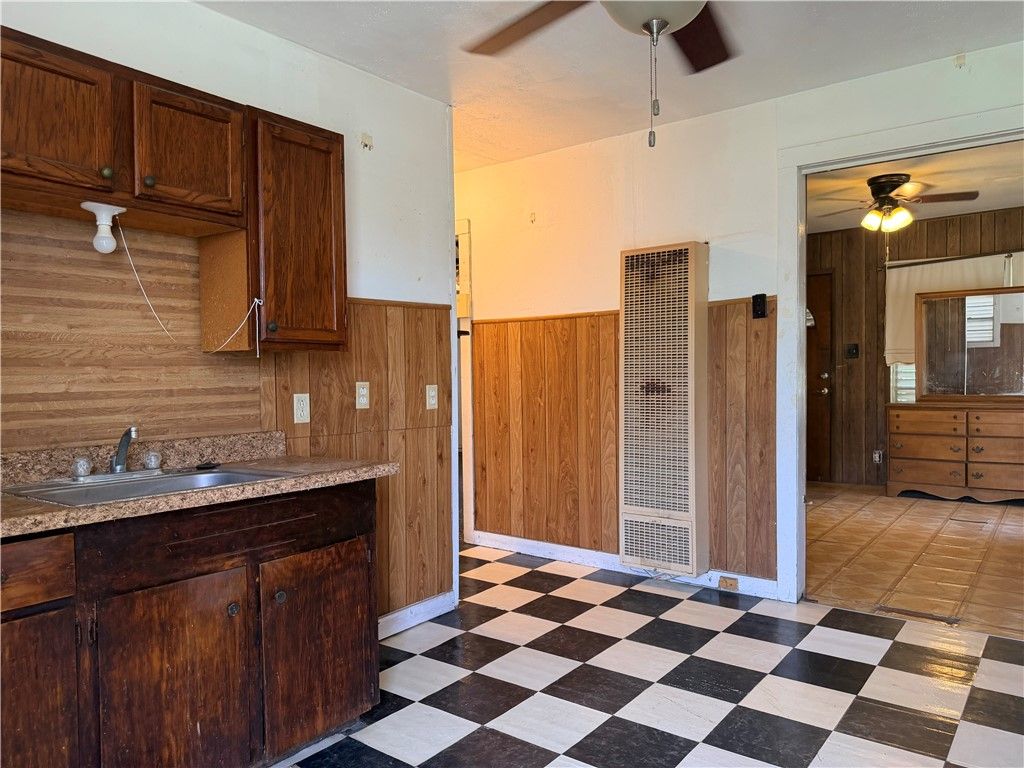 1402 Woodlawn Dr, Corpus Christi, TX 78412 — photo 2