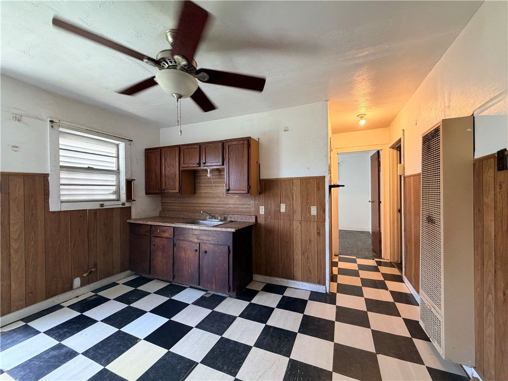 1402 Woodlawn Dr, Corpus Christi, TX 78412 — photo 3