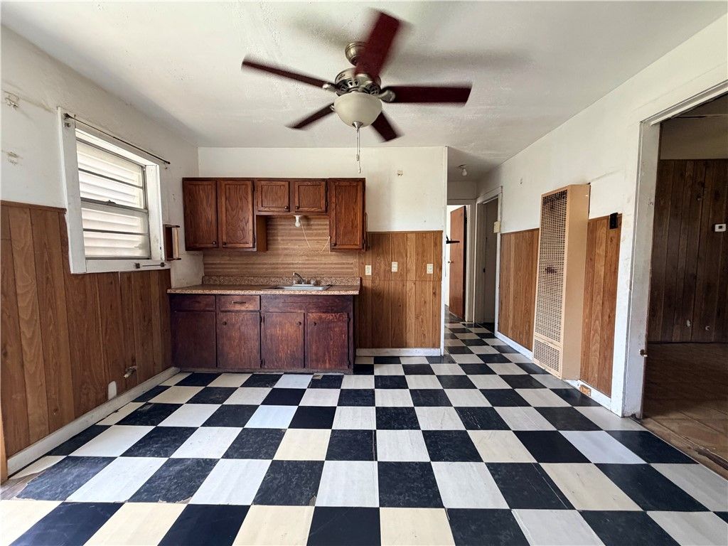 1402 Woodlawn Dr, Corpus Christi, TX 78412 — photo 4