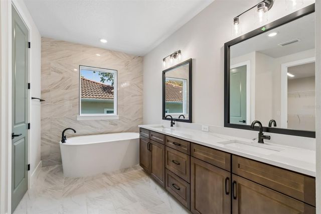 4718 W KENSINGTON AVENUE, Tampa, FL 33629