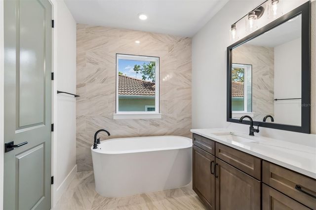 4718 W KENSINGTON AVENUE, Tampa, FL 33629