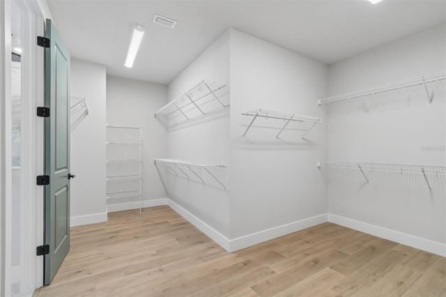 4718 W KENSINGTON AVENUE, Tampa, FL 33629