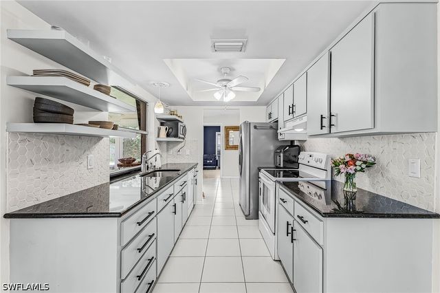 4564 Lakewood BLVD, Naples, FL 34112