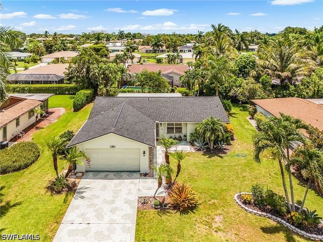 4564 Lakewood BLVD, Naples, FL 34112