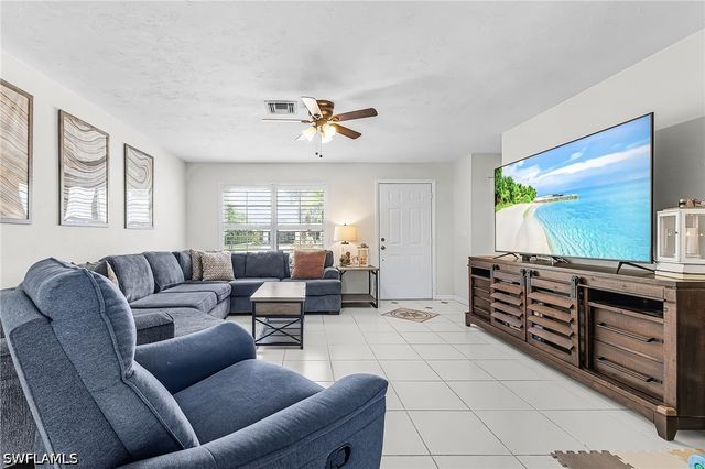 4564 Lakewood BLVD, Naples, FL 34112