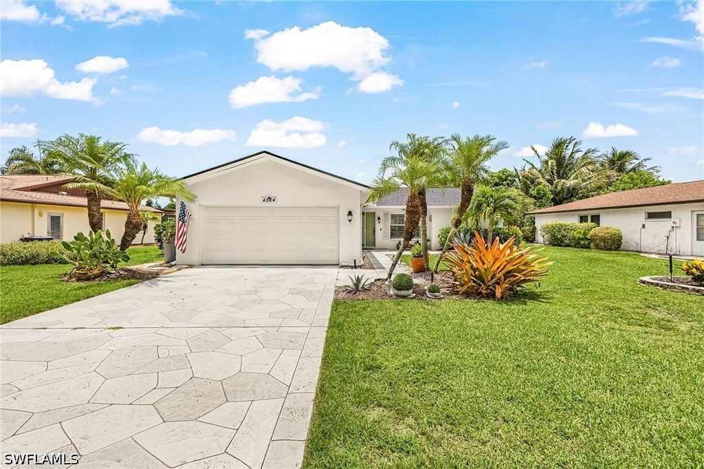 4564 Lakewood BLVD, Naples, FL 34112