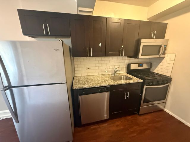 6748 N Ashland Avenue 408, Chicago, IL 60626