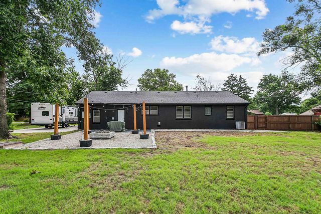 2901 N Saint Clair, Wichita, KS 67204