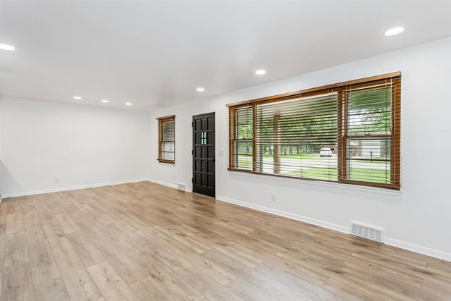 2901 N Saint Clair, Wichita, KS 67204