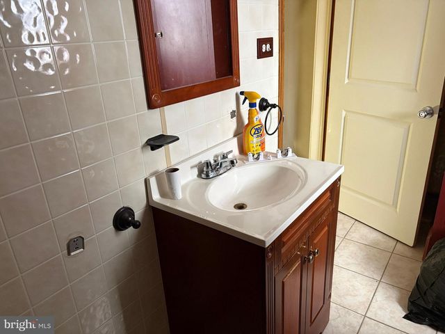 1855 E PACIFIC ST, Philadelphia, PA 19134