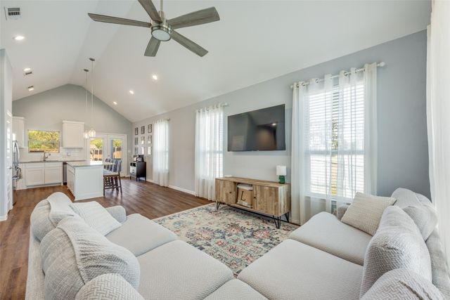 308 E Houston Street, Leonard, TX 75452