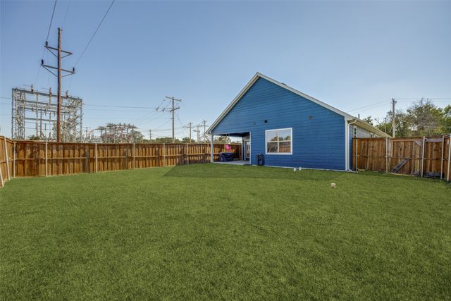 308 E Houston Street, Leonard, TX 75452