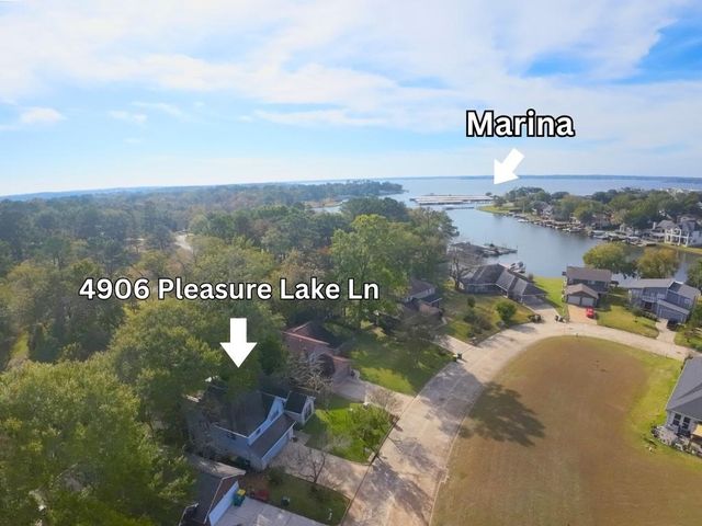 4906 Pleasure Lake Lane, Willis, TX 77318