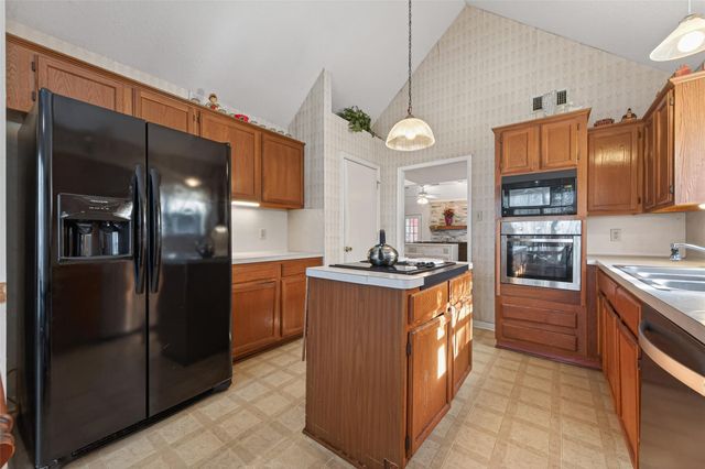 4906 Pleasure Lake Lane, Willis, TX 77318