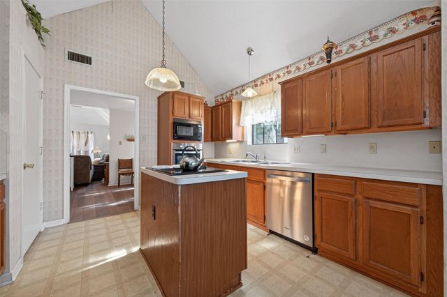 4906 Pleasure Lake Lane, Willis, TX 77318