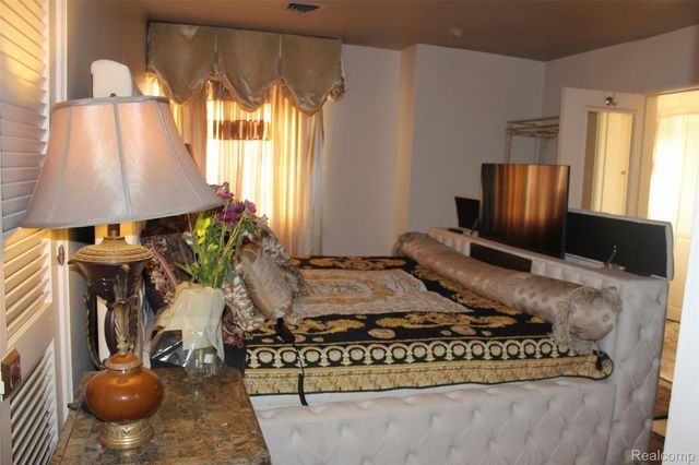 17815 Hamilton Road, Highland Park, MI 48203