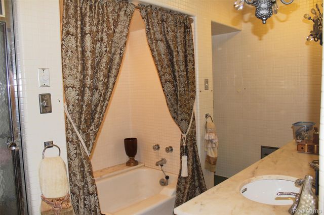 17815 Hamilton Road, Highland Park, MI 48203