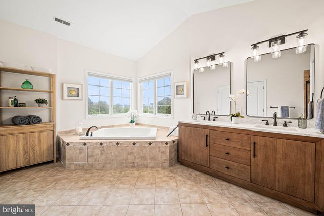 1462 STOCK GRANGE RD, Downingtown, PA 19335