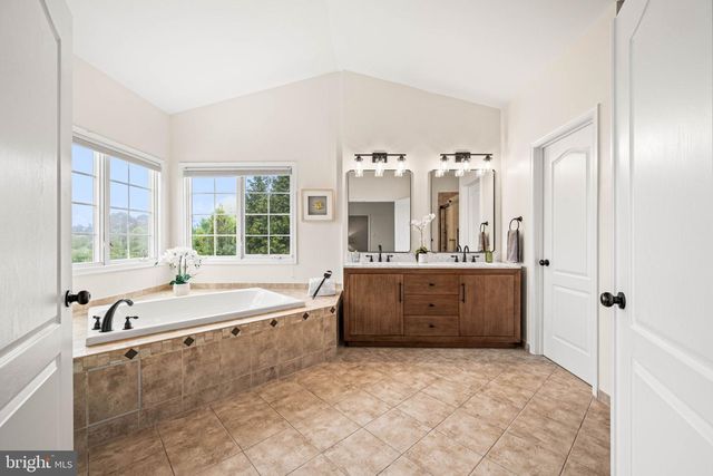 1462 STOCK GRANGE RD, Downingtown, PA 19335