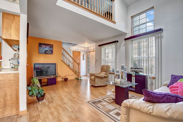 7420 Maple Drive, Justice, IL 60458