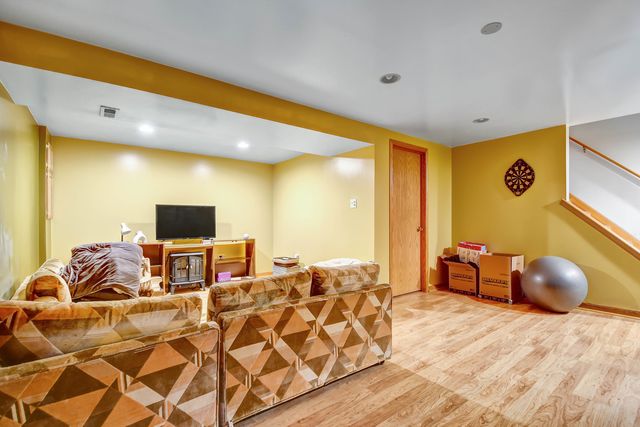 7420 Maple Drive, Justice, IL 60458