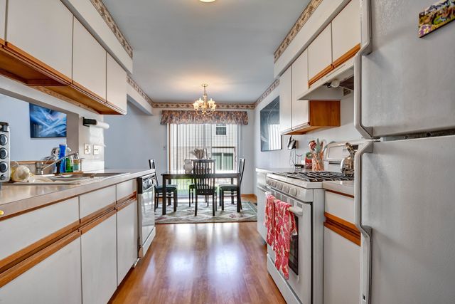 7420 Maple Drive, Justice, IL 60458