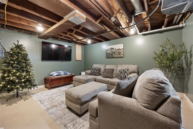 108 South Street, Urbana, IA 52345