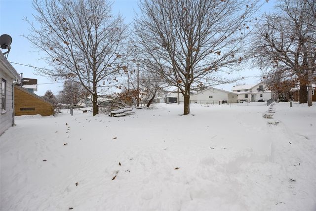 108 South Street, Urbana, IA 52345