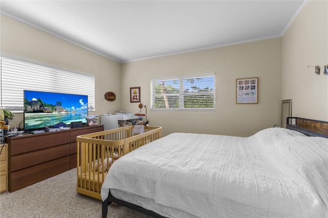 325 Bird Rd, Coral Gables, FL 33146