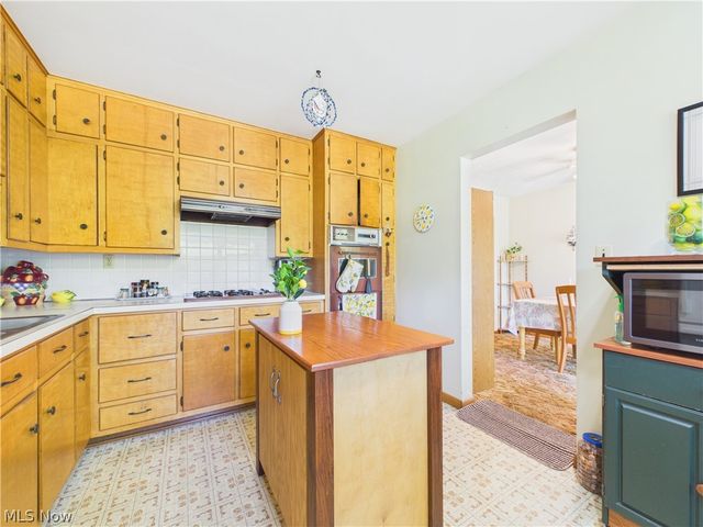 904 Lenox New Lyme Road, Jefferson, OH 44047