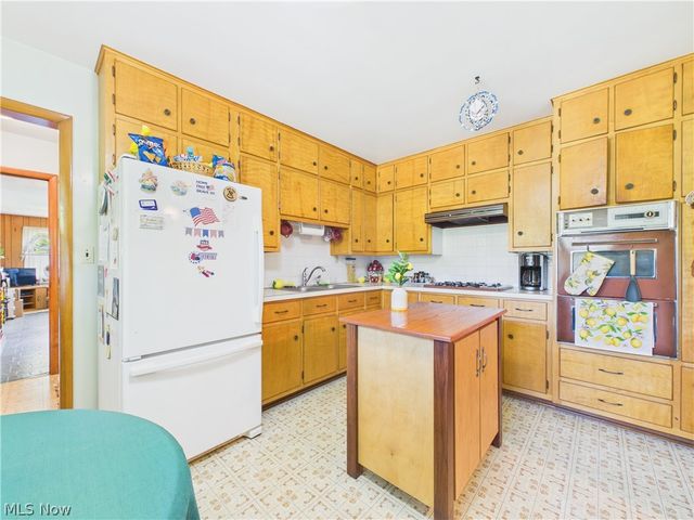 904 Lenox New Lyme Road, Jefferson, OH 44047