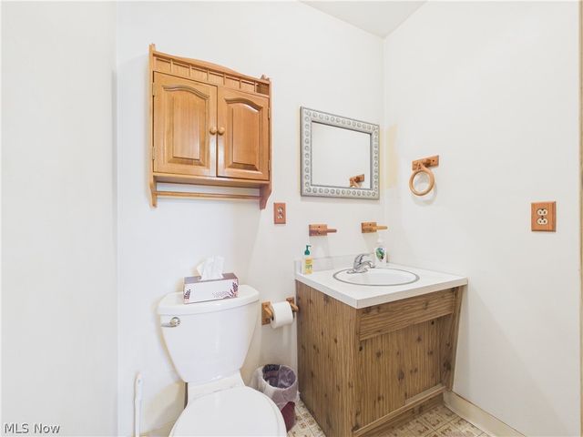904 Lenox New Lyme Road, Jefferson, OH 44047