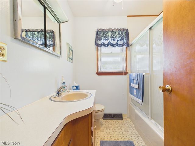 904 Lenox New Lyme Road, Jefferson, OH 44047