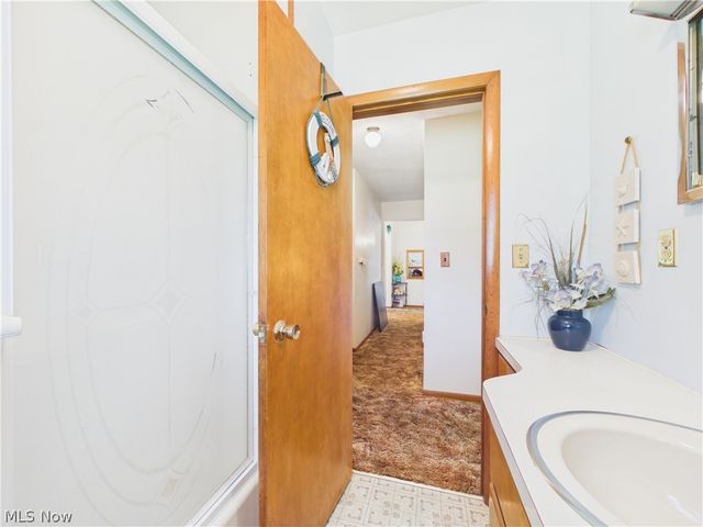 904 Lenox New Lyme Road, Jefferson, OH 44047
