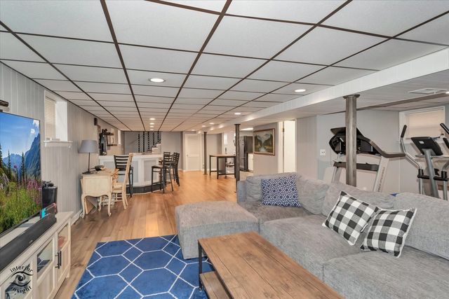 5465 N Nottingham Avenue, Chicago, IL 60656