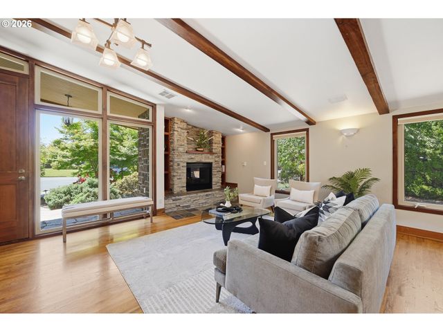 2475 LARIAT MEADOWS Dr, Eugene, OR 97401