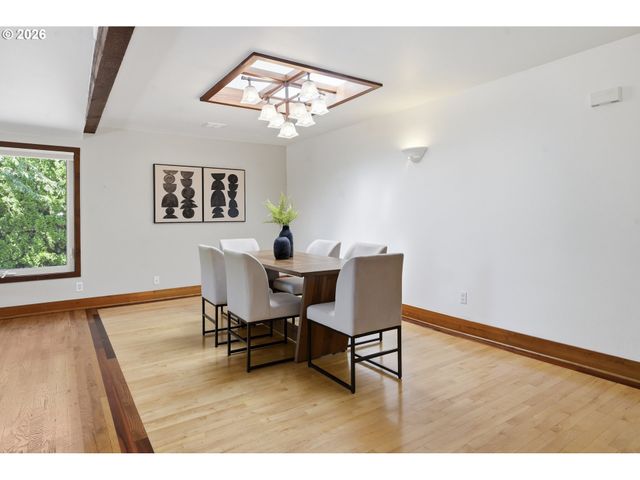 2475 LARIAT MEADOWS Dr, Eugene, OR 97401