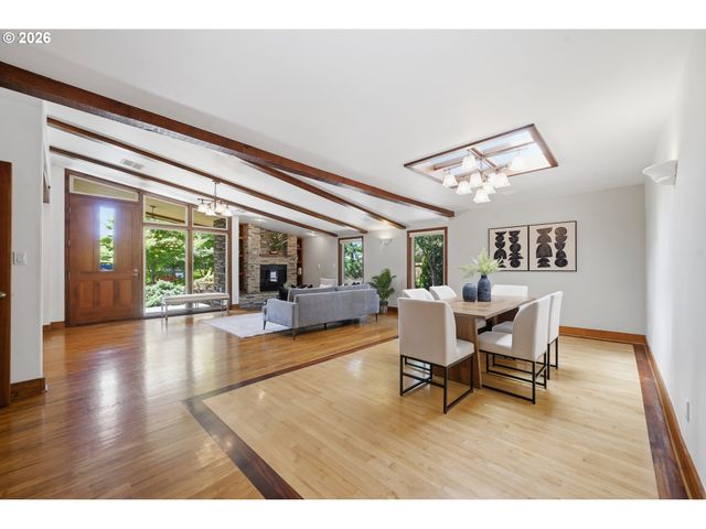 2475 LARIAT MEADOWS Dr, Eugene, OR 97401