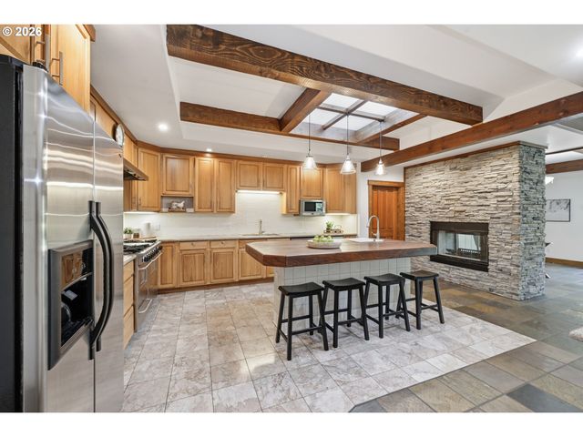 2475 LARIAT MEADOWS Dr, Eugene, OR 97401