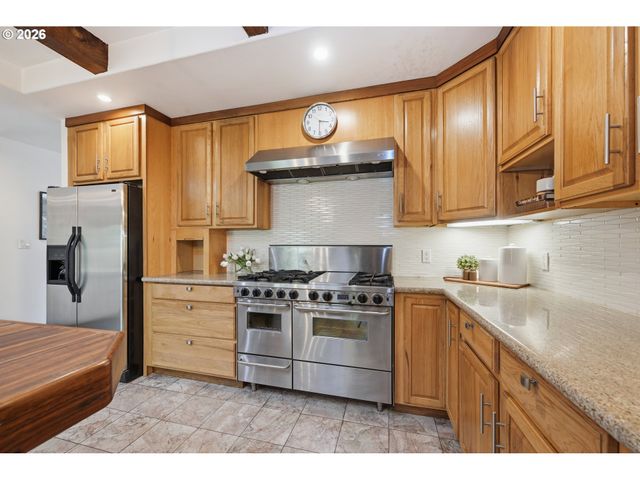 2475 LARIAT MEADOWS Dr, Eugene, OR 97401