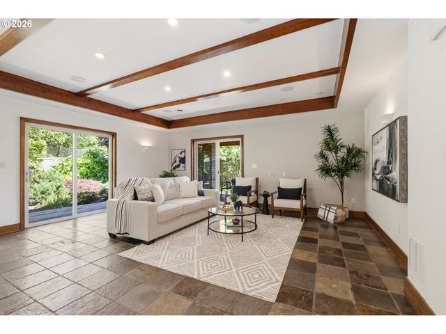 2475 LARIAT MEADOWS Dr, Eugene, OR 97401