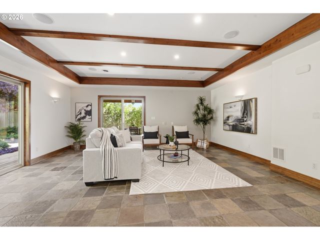 2475 LARIAT MEADOWS Dr, Eugene, OR 97401