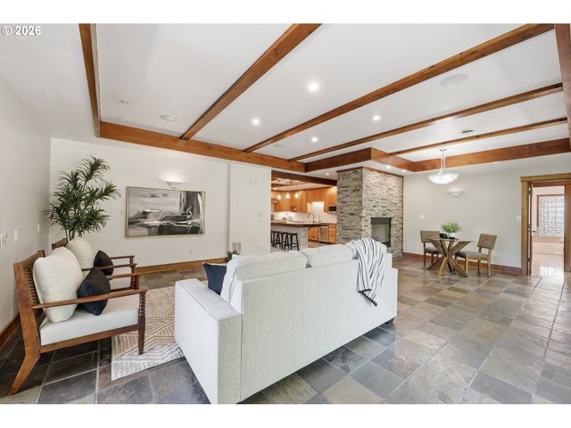 2475 LARIAT MEADOWS Dr, Eugene, OR 97401