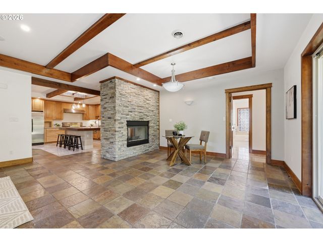 2475 LARIAT MEADOWS Dr, Eugene, OR 97401