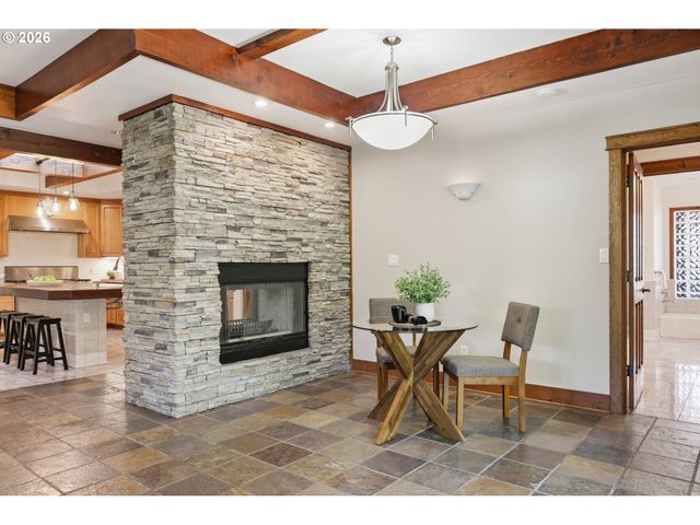 2475 LARIAT MEADOWS Dr, Eugene, OR 97401